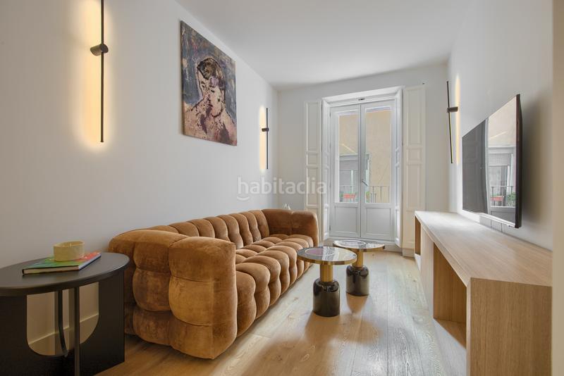 Foto 51425d63-6dcc-491e-bfdb-414c8e184553. Piso  reformado y amueblado en inmueble de 1900 en Madrid