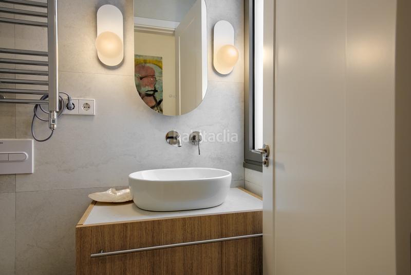 Foto 8c054e12-6b5c-4c78-afbb-677a60361d37. Piso  reformado y amueblado en inmueble de 1900 en Madrid