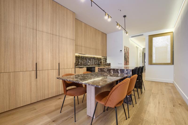 Foto 963713a7-2c16-4d1b-8806-668fd1a2e0bd. Piso  reformado y amueblado en inmueble de 1900 en Madrid