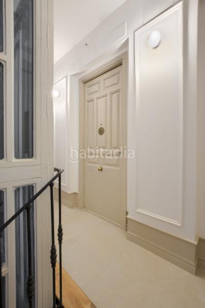 Foto a5fbe300-25bf-4ae9-b289-089158f52c65. Piso  reformado y amueblado en inmueble de 1900 en Madrid