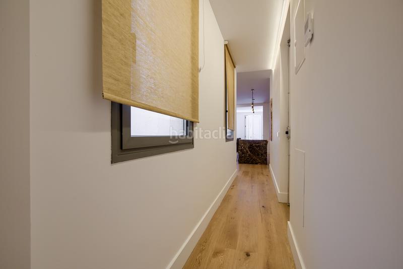 Foto d4381d5b-f83f-4c6b-af98-f29e6a938579. Piso  reformado y amueblado en inmueble de 1900 en Madrid
