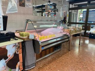 Traspàs Local Comercial  Carrer francesc macià. Local en traspaso con salida de humos con licencia zona francesc