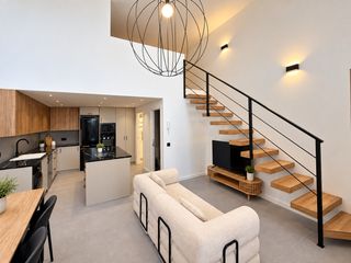 Rent Loft  Carrer de les eres. Alquiler temporal – vivienda de 1 dormitorio con espacio multifu