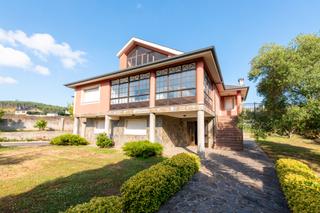 Xalet  Avenida fisterra. Chalet independiente en venta en arteixo