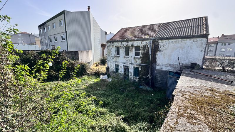 Foto f94e75f4-d15a-4e33-90ae-c284e9c5a211. Casa amb aparcament a Oseiro Arteixo