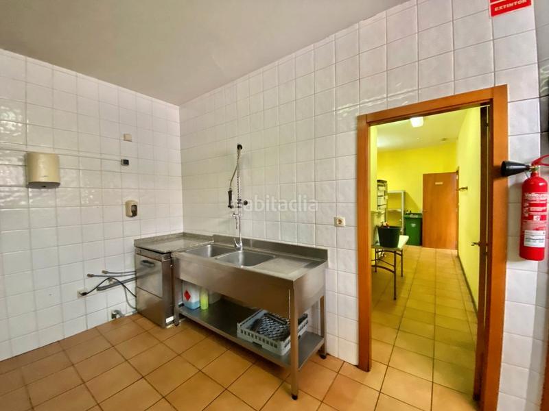 Foto 12b35bc9-5746-48eb-9a11-eabc5a3dfe8d. Lloguer local comercial a rúa historiador vedia 14 a Arteixo