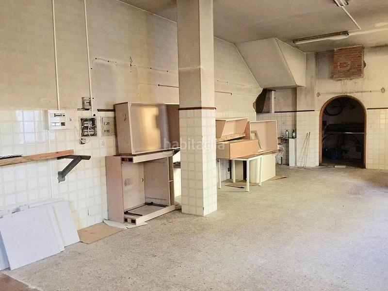 Foto 3feb04e2-b87f-4a7c-9b38-d80f8fe4a22c. Location local commercial dans avenida de carballo 52 dans Arteixo