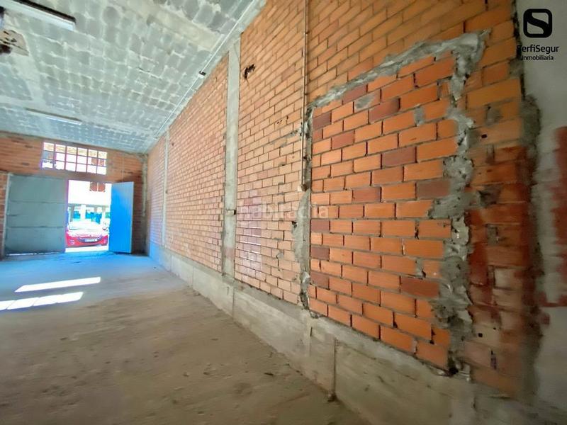 Foto a6438e2a-f5ef-4090-aae9-42fbbb1a5e8f. Affitto locale commerciale in travesía de Arteixo 149a in Arteixo