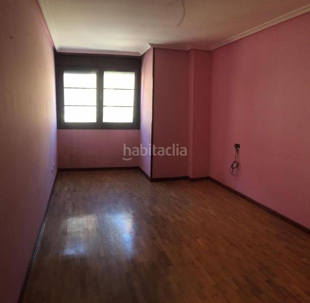 Foto ddaaef7b-fcd6-420c-a97f-e64854343f3b. Piso en julian duro 4 piso en La Felguera Langreo