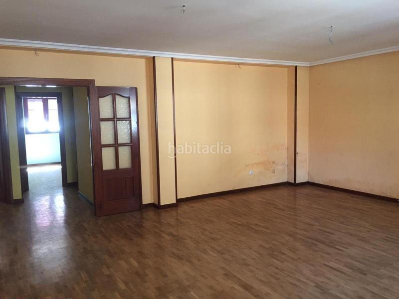 Foto f01a24a4-168c-488f-b308-dfbdad21fd36. Piso en julian duro 4 piso en La Felguera Langreo