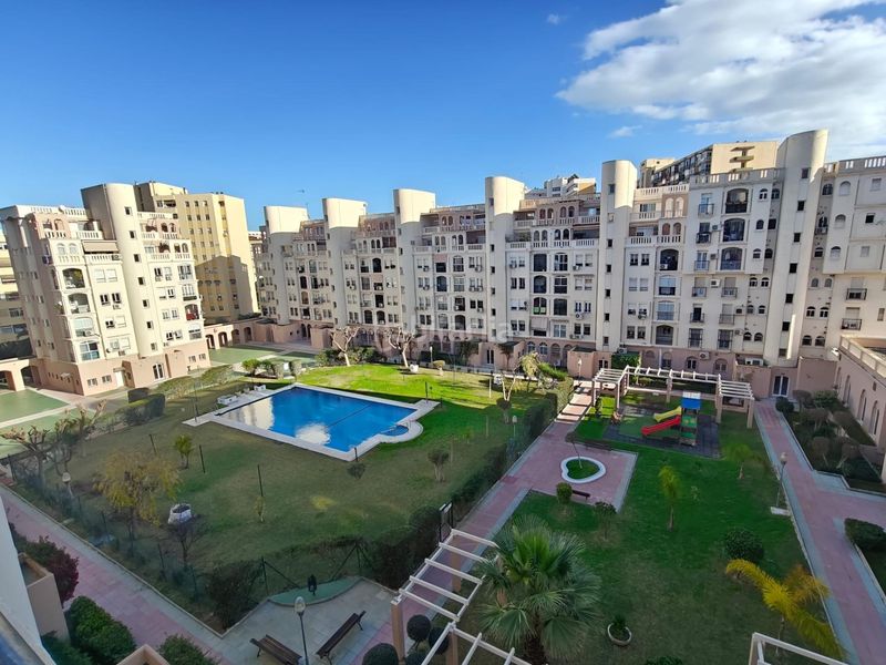 Foto af3949ee-2b9f-4d59-b0fc-90ff5ae346c9. Pis amb aparcament piscina a Manantiales-Estación de Autobuses Torremolinos