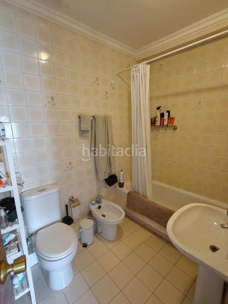 Foto 1250f322-a49b-49c3-91a1-bc5455055a67. Casa aparellada amb calefacció aparcament a La Colina Torremolinos