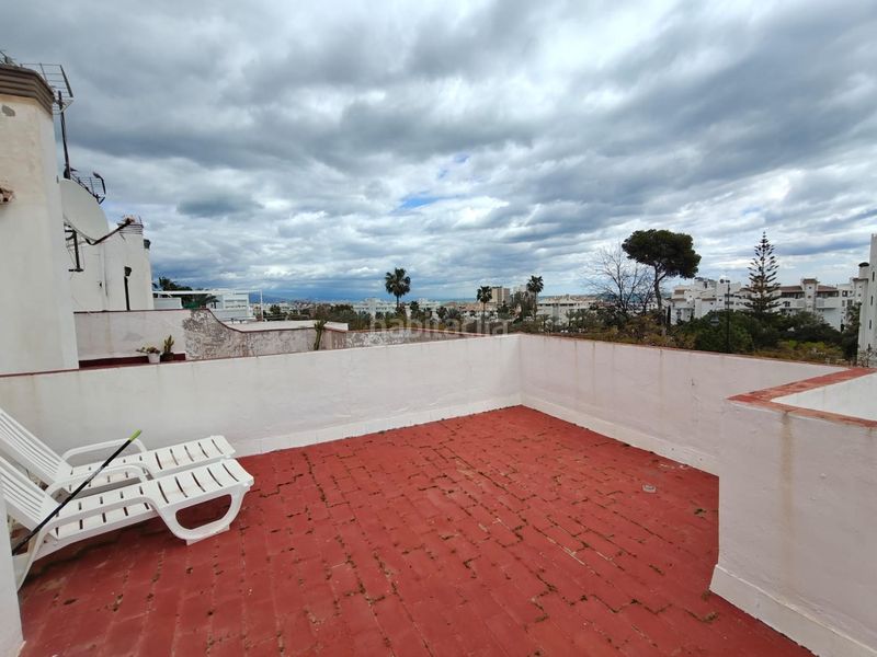 Foto 961cbd2c-a944-4f7a-b18f-e216c95d9a4b. Casa aparellada amb calefacció aparcament a La Colina Torremolinos