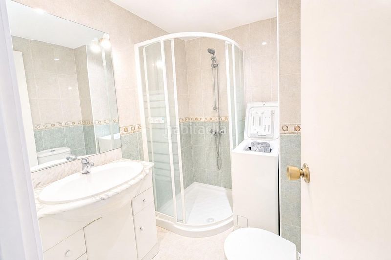 Foto 2cae3c16-ce38-411f-9b1f-d955660e51bd. Apartament amb aparcament piscina a El Bajondillo Torremolinos