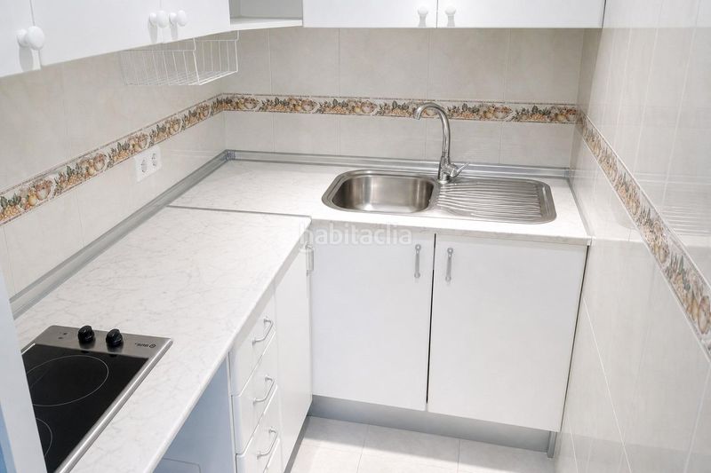 Foto 5ceb7430-af19-4e5b-be91-b9516c8e3005. Apartament amb aparcament piscina a El Bajondillo Torremolinos
