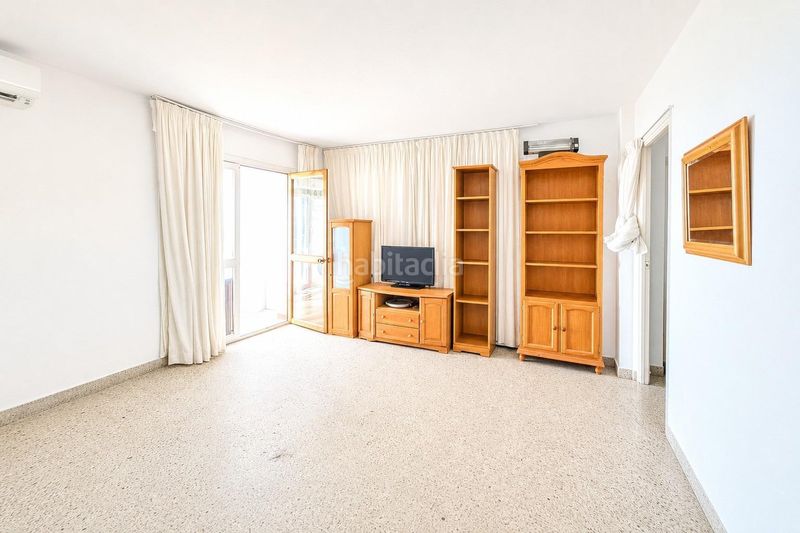 Foto 68ca0d54-df4f-4dcf-90d6-658693097db2. Apartament amb aparcament piscina a El Bajondillo Torremolinos