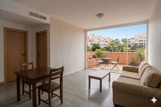 Piso en Santangelo. Piso luminoso con vistas a piscina y montaña en urbanización pri