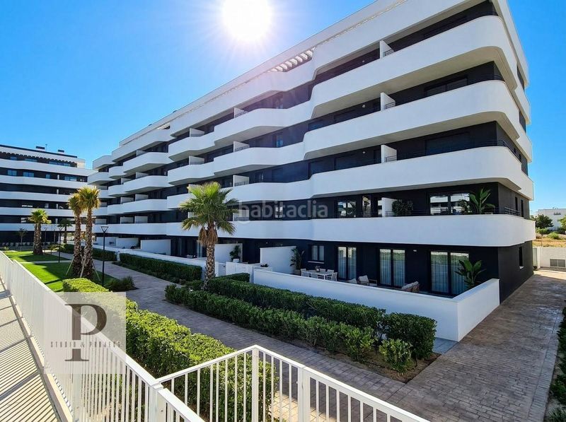 Foto e7df6cc2-e0ed-4824-9f84-886d1215eaee. Pis amb aparcament piscina a Los Álamos Torremolinos