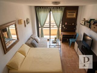 Studio à Calvario. Estudio con terraza zona ayuntamiento