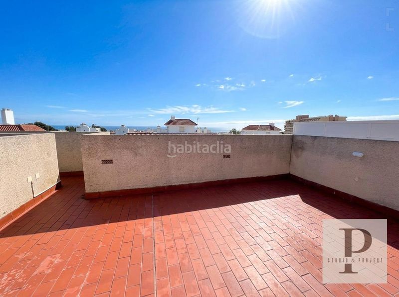 Foto b055f575-d72a-4d12-a35a-d5f7da217fd4. Àtic amb aparcament piscina a El Pinillo Torremolinos