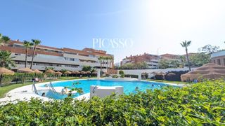 Miete Etagenwohnung  Calle frutos herranz. Excelente piso de 3 habitaciones con piscina y parking en el pin