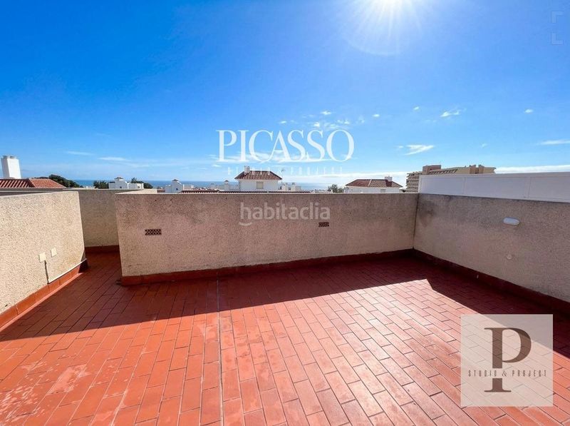 Foto 8fd92c08-bbe9-4484-8565-988604e5ab73. Àtic amb aparcament piscina a El Pinillo Torremolinos