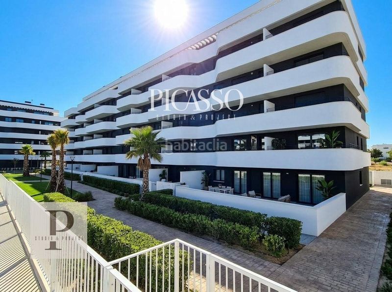 Foto 4f1b7349-f440-4f3c-b3af-c0c9e999aab3. Pis amb aparcament piscina a Los Álamos Torremolinos