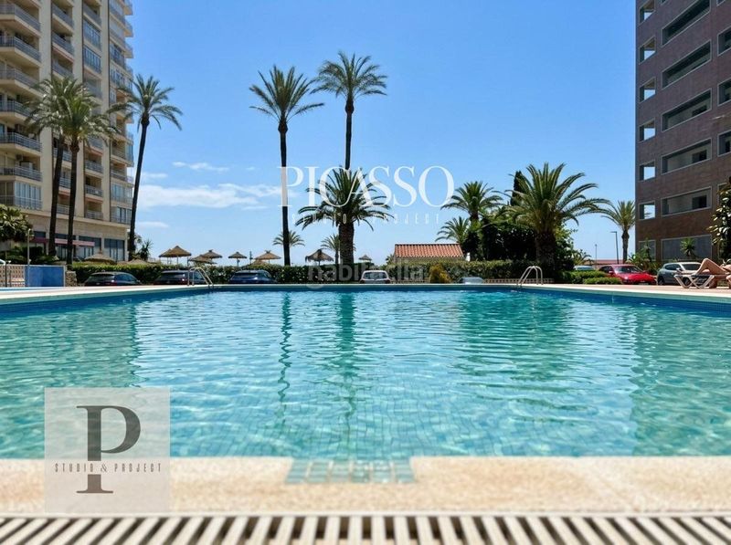 Foto 11451f6b-841b-4b25-9d8d-d5922a4ad0e9. Pis amb piscina a El Bajondillo Torremolinos