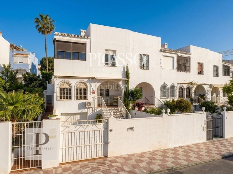 Foto d498a5ac-b394-4966-835b-2d5f9bf06929. Casa adossada a La Colina Torremolinos