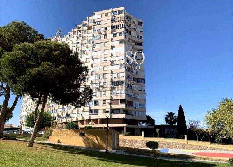 Foto f0a93cf1-6759-4271-824d-db9f4fec27b4. Pis amb piscina a La Colina Torremolinos