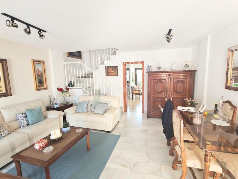 Foto 8a5b0d6f-5830-4d7c-80f8-0d9426438d9f. Casa adossada amb aparcament a La Colina Torremolinos