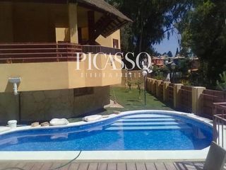 Xalet  Manuel barbadillo. Villa independiente con piscina y zona deportiva privacidad y co