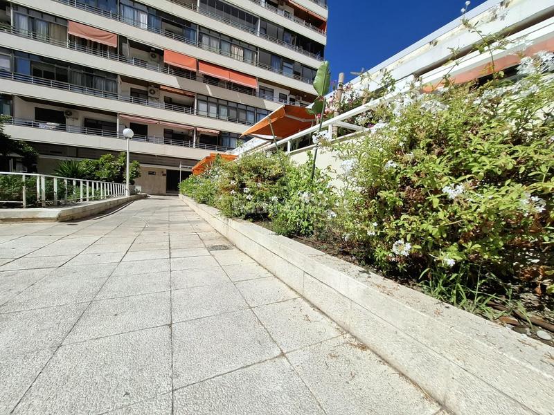 Foto f8e01cd8-ba8b-45aa-b971-d4d2a92d7fc9. Appartamento con piscina in El Bajondillo Torremolinos