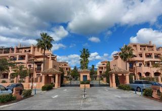 Piso  Calle campo de luna. Piso de lujo en estepona málaga. urbanización hacienda del sol.
