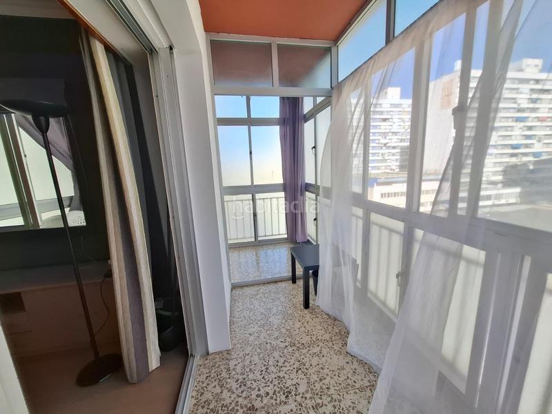 Foto 07363f37-9419-4b43-9a0a-0b64752b701c. Estudio se vende agradable estudio amueblado con amplia terraza iluminada en Torremolinos