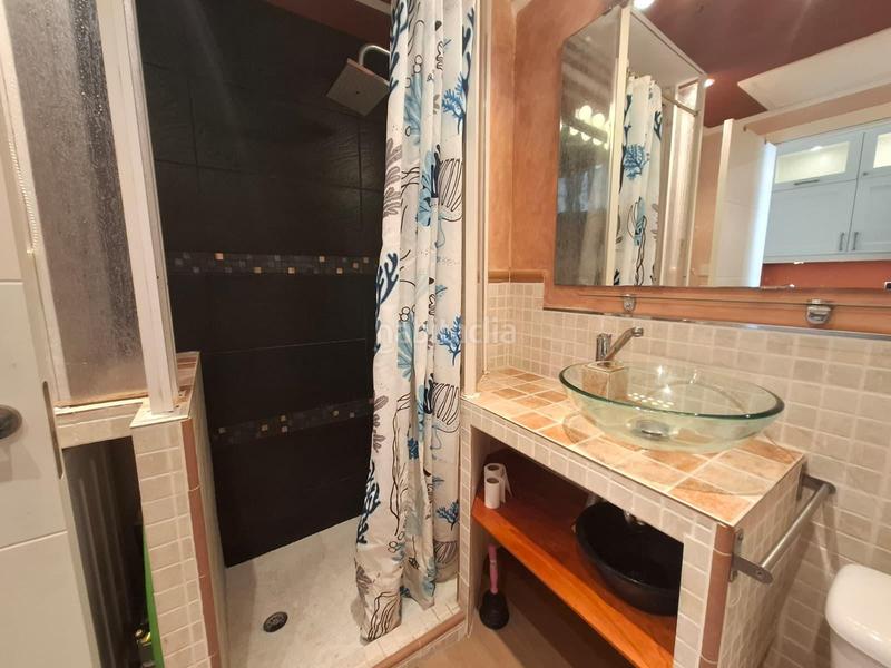 Foto 5a69590c-0bbf-4ccc-b41c-e8dc1d8e3262. Estudio se vende agradable estudio amueblado con amplia terraza iluminada en Torremolinos