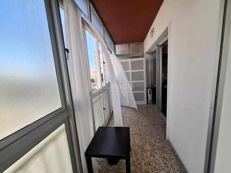 Foto d779ac86-eb91-4572-80fd-180d72d748a5. Estudio se vende agradable estudio amueblado con amplia terraza iluminada en Torremolinos