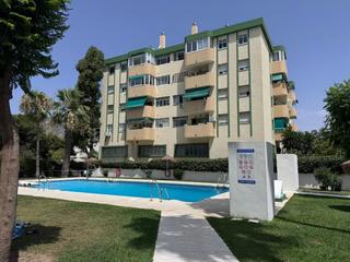 Location Appartement  Calle carlos arniches. Piso reformado 3 dormitorios piscina y parking