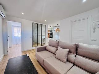 Apartament  Plaza presidente adolfo suarez. Apartamento de un dormitorio totalmente reformado y amueblado  h