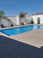 Casa en Pizarra. Exclusiva casa independiente de diseo en pizarra, con piscina p