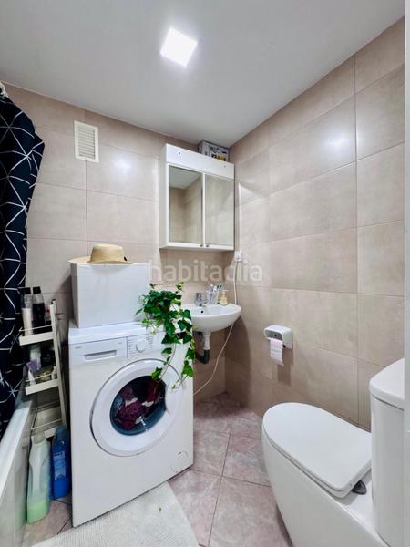 Foto 7d38d33e-80e9-46e6-a57f-676b4560fff3. Estudio  con vistas laterales al mar, parking comunitario, jardines y piscina montemar en Torremolinos