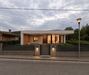 Casa  Passatge de la pau 4. Xalet independent a serinyà