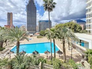 Pis  Calle avils. Estupenda vivienda con vistas a la playa de poniente