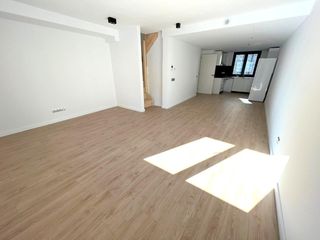 Dúplex en Centro. Dúplex céntrico de 3 habitaciones y reciente construcción