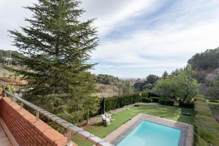 Towny house in Castellvell del Camp. Chalet adosado en venta