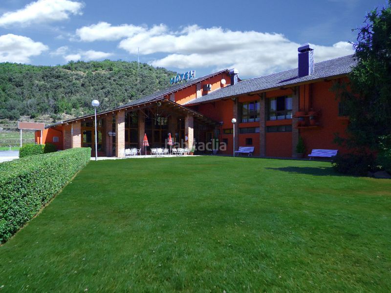 Foto d32e296d-e006-41c0-ba4b-02f900837fff. Edifici a Montferrer i Castellbò