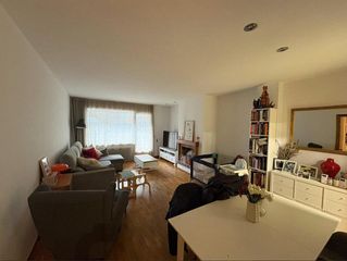 Apartament a Centro. Amplio y soleado piso de 4 habitaciones y despacho con terraza
