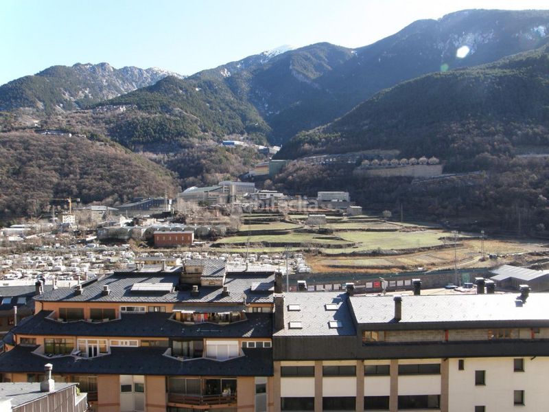 Foto cbd10a5e-9c8b-4b39-b84b-f94b6b968d54. Àtic amb aparcament a Centro Andorra la Vella