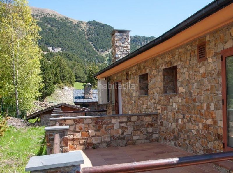 Foto be27b03a-cab6-41df-b5ad-ec52b812e3f0. Casa adossada amb aparcament a El Forn-Prats-Meritxell Canillo