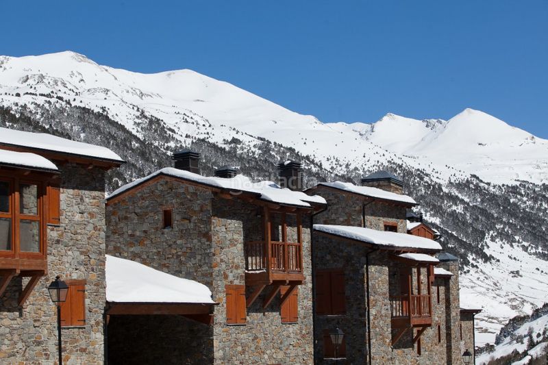 Foto f6cbb3c8-318a-46e5-a7d3-dc2e94c02193. Pis amb aparcament a Soldeu-Incles Canillo